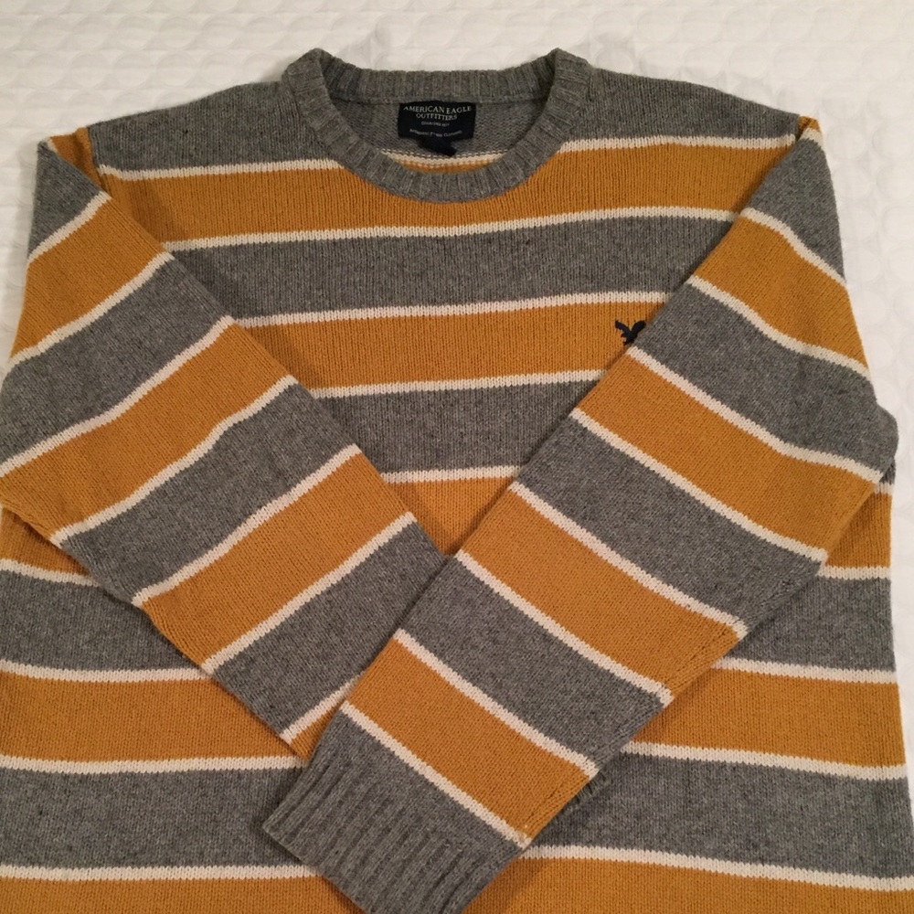 STEAL! AMERICAN EAGLE SWEATER.. FLAWLESS.